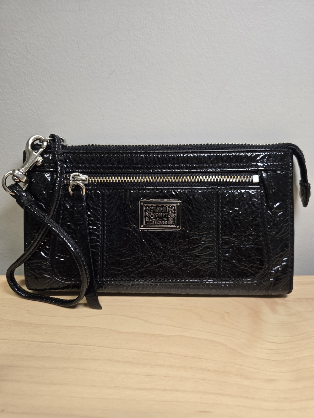 COACH Poppy Black Crinkled Patent Leather Wristlet Wallet Phone Case Pink Hearts